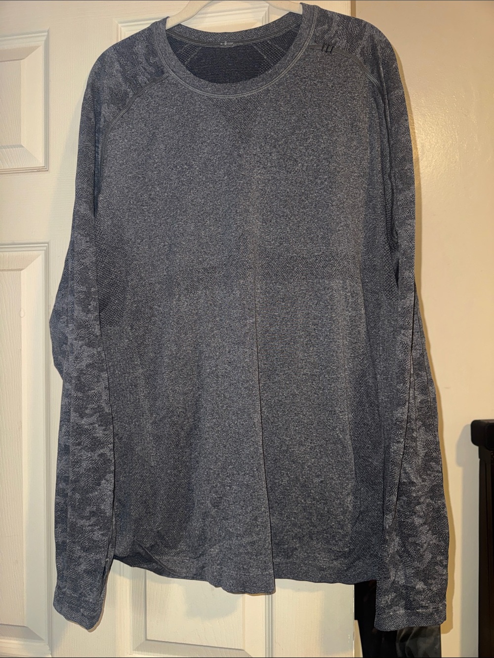 lululemon athletica Men's Long-Sleeve Crew in Charcoal